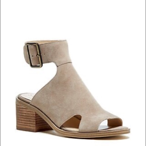 Tally Ankle Cuff Sandal
SOLE SOCIETY - Picture 4 of 16